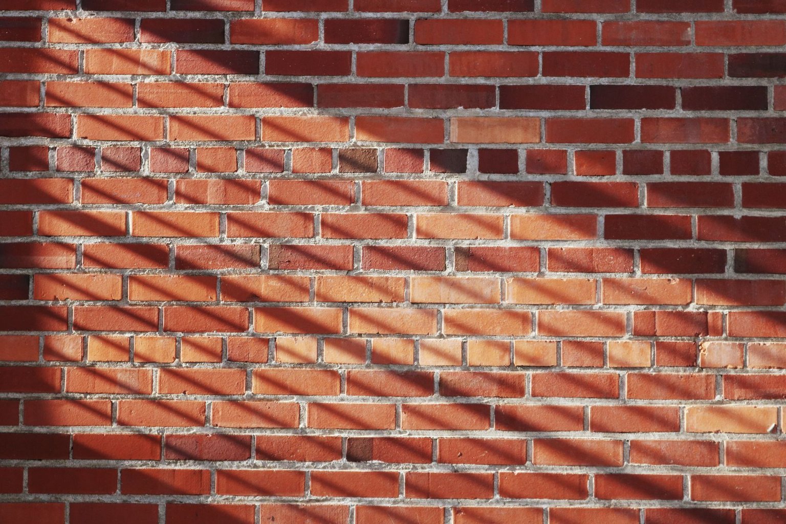 Morning light and geometric shadows revealing an ordinary urban composition